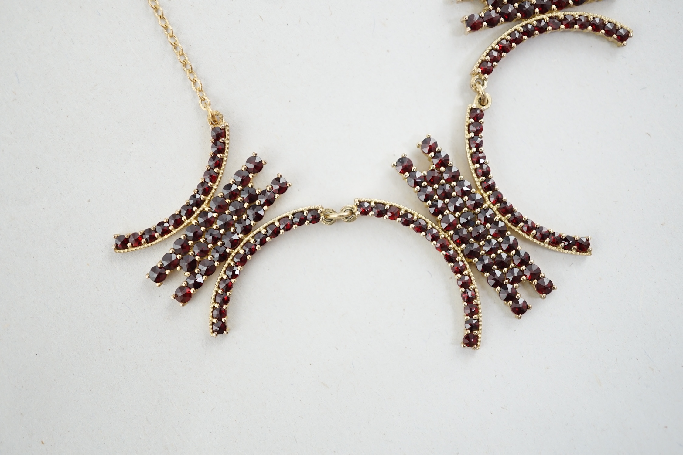 A gold and garnet cluster set fringe necklace